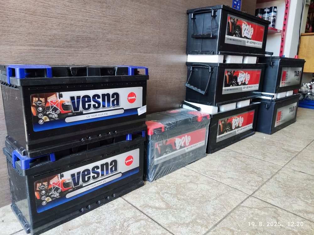 Traktorski dijelovi na policama